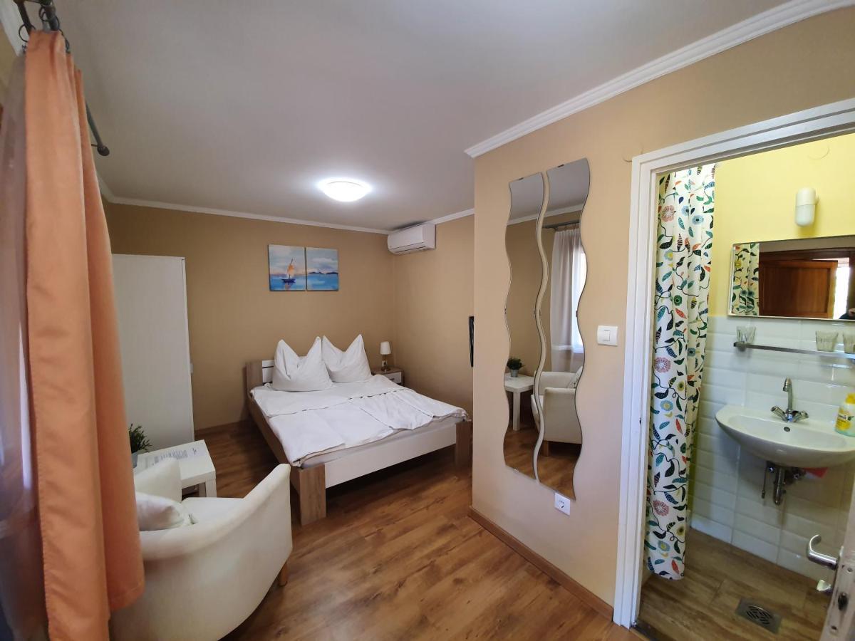 Ferienwohnung Muskatlis Haz Balatonlelle Exterior foto
