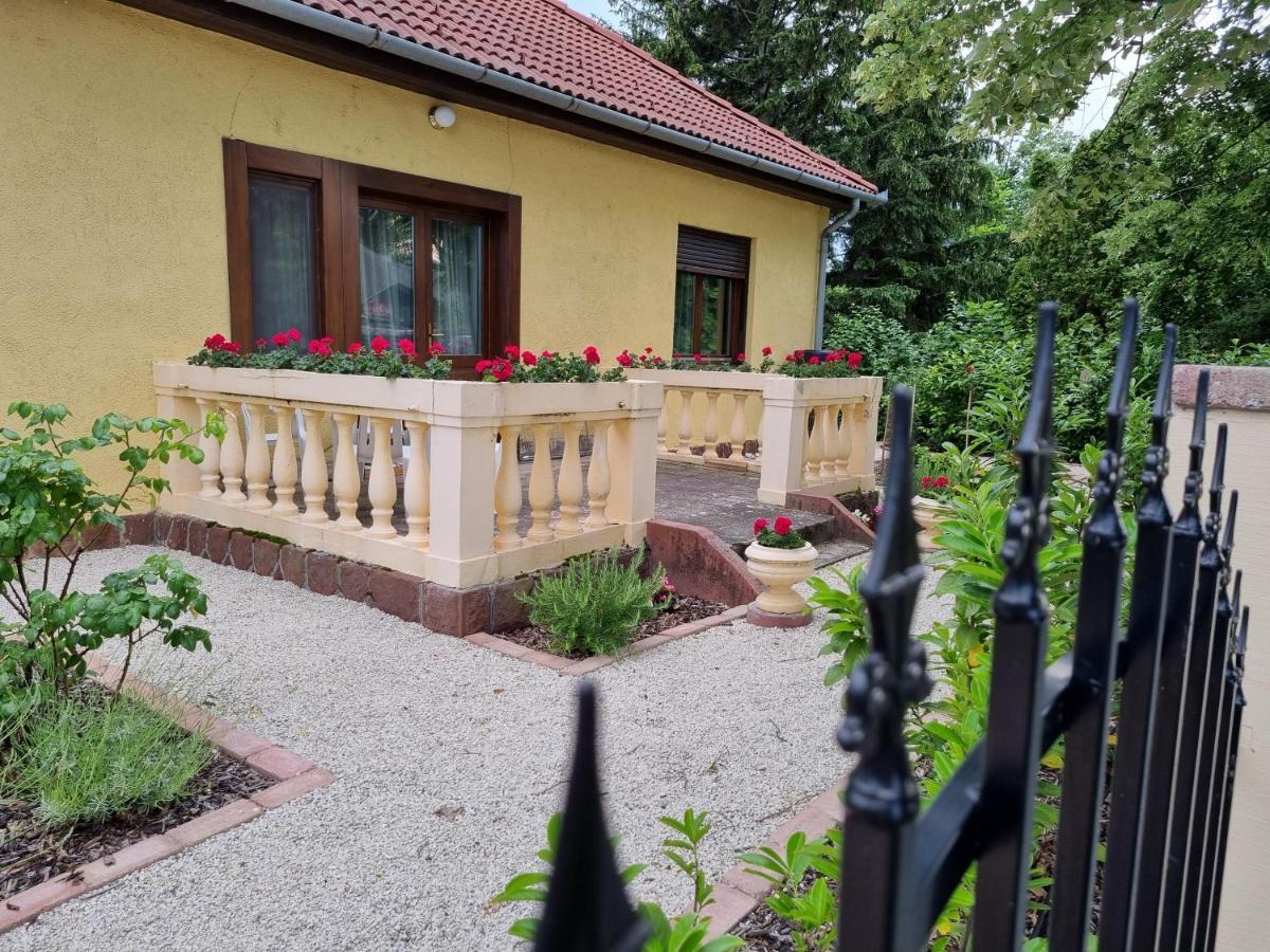 Ferienwohnung Muskatlis Haz Balatonlelle Exterior foto