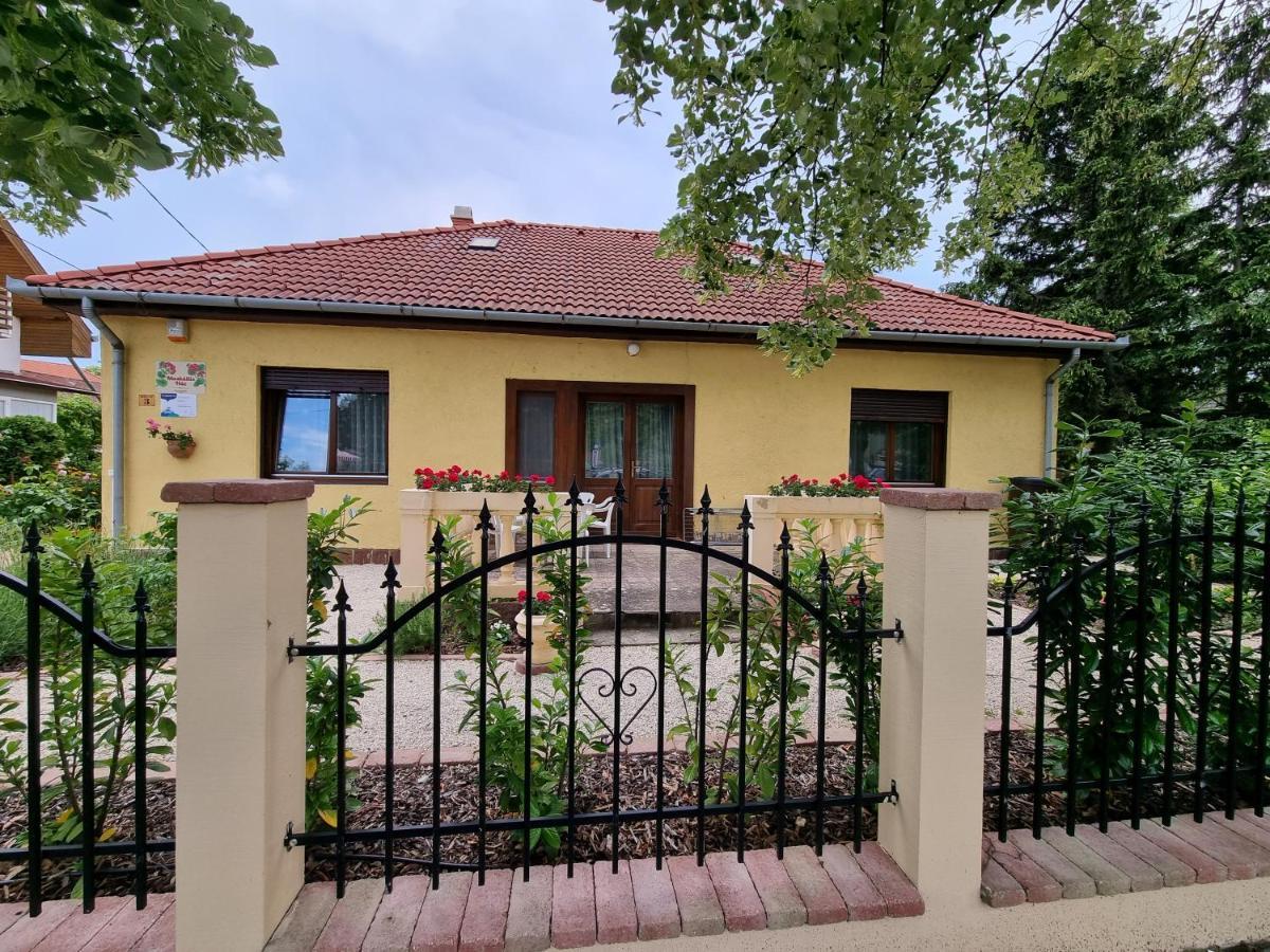 Ferienwohnung Muskatlis Haz Balatonlelle Exterior foto