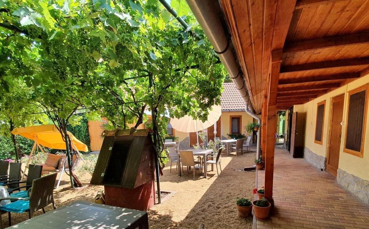 Ferienwohnung Muskatlis Haz Balatonlelle Exterior foto
